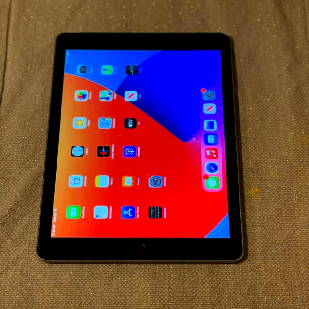 IPad 6th generation Wi-Fi and Cellular